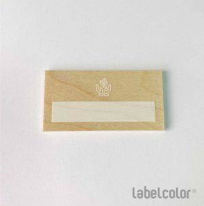 Chapas de madera para un mundo sostenible - Placas de identificación y